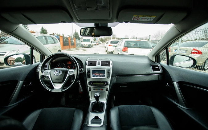 Toyota Avensis cena 47900 przebieg: 214000, rok produkcji 2014 z Radom małe 742